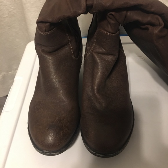 Avenue Brown Boots - Picture 8 of 11